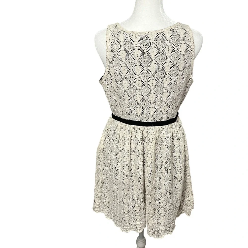 Forever 21 Babydoll Ivory Lace Dress Black Belt Sleeveless Summer Dress‎ Medium